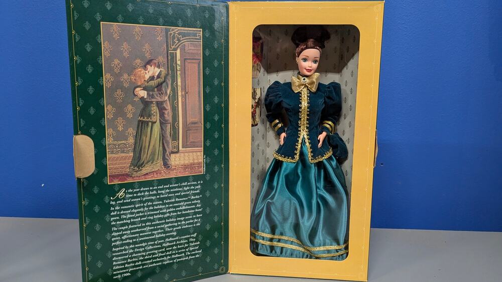Mattel Hallmark Yuletide Romance Barbie 1996 Special Edition NRFB #15621